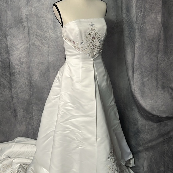 Michelangelo Strapless Wedding Ball Gown with Pastel Embroidery S8417 - sz 14 - Picture 5 of 12